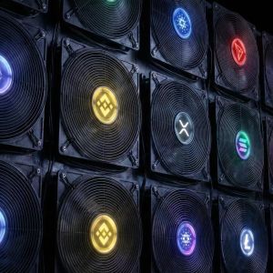 Zcash surges 16% to $1,382 as market sells off, breakout targets $1,750