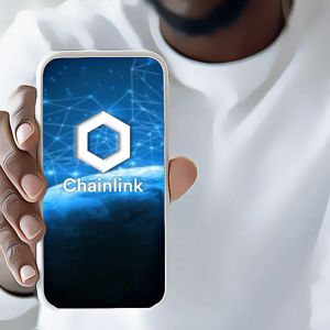Chainlink holds above key support, aims for $13.50 with bullish momentum