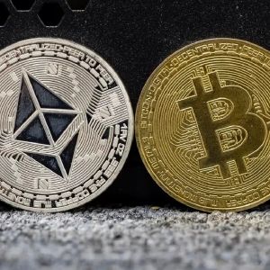 42,000 Bitcoin and 220,000 Ethereum Options Expire Today! What Does It Mean for BTC and ETH?