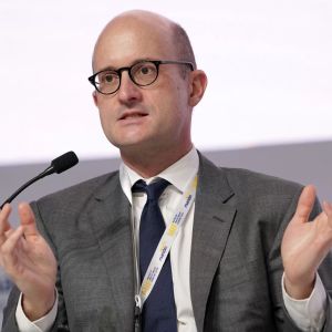 Controversial Bitcoin Statements from IIF Chief Economist: “The Price is Completely Dependent on the FED”
