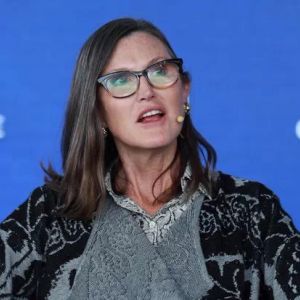 Cathie Wood, who collected from the bottom, saw the rise as an opportunity! Bitcoin Sales Continue!
