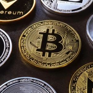 Experienced Trader Shares Predictions on What Will Happen in Bitcoin and Altcoin Prices