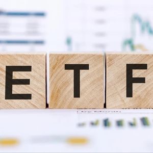 What Does the SEC’s Delay of XRP, DOGE, SOL, LTC Spot ETFs Mean? Is Approval Less Likely? Bloomberg Analysts Speak Out