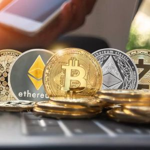 CoinGecko Published Its First Report of 2025! Altcoins Bear the Burden of Bitcoin's Decline! Solana (SOL) Stands Out!