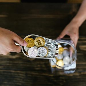 Has a Correction Signal Appeared in Bitcoin and Altcoins? Singapore-based Analysis Company Examined and Explained Options