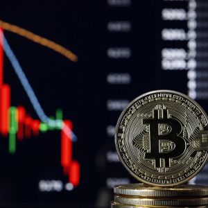 Bloomberg Analyst Says “Bitcoin Won’t Save You in a Market Downturn,” Shares His Opinion