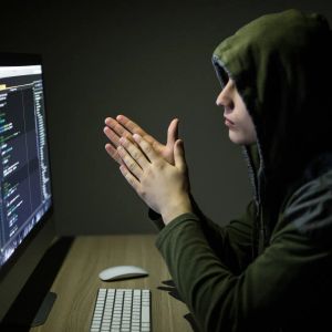 Major Platform Hacked, User Information Compromised: Cryptocurrency Owners Should Also Be Cautious