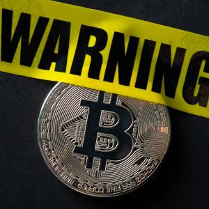 Analyst Warns of Dangerous Bitcoin Trap: "Don't Catch a Falling Knife!"