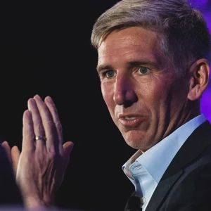 Bitcoin Price Battles Sharp Decline as Famous Executive Predicts What Will Happen Starting in the New Year