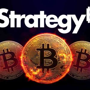 Bitcoin Firm Strategy’s mNAV Indicator Drops Below 1: Is This a Warning Sign?