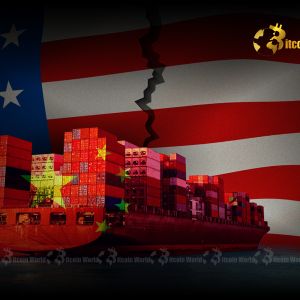 Asia FX: Navigating Crucial Shifts Amidst Trade Tariffs and Strong Singapore GDP