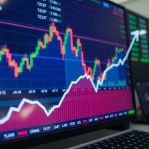 Dollar Strength Surges as Yen Retreats – Critical Economic Data Looms