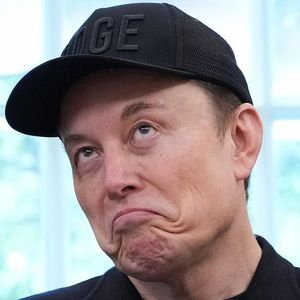 Bitcoin ‘Going To Take Over’—Tesla CEO Elon Musk Backs Shock $40 Trillion U.S. Dollar Collapse Warning Amid Price Boom