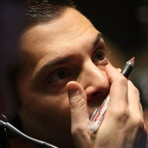‘Shocking’ U.S. Dollar Collapse Fear Drives Wild Bitcoin And Gold Price Predictions