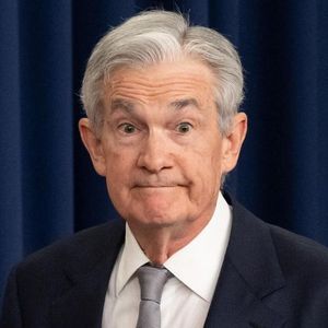 Serious Fed Warning Triggers Sudden Bitcoin Price Drop— Sparks Fresh Crash Fears