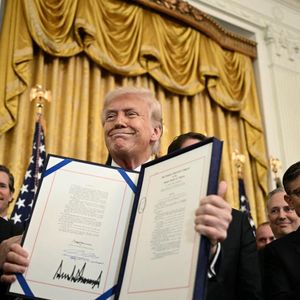 White House Trumpets Back As Coinbase Plays Hardball On CLARITY