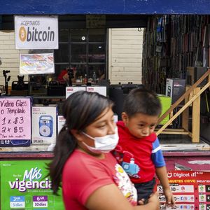 'I Wouldn't Invest $1'—Hayes Warns $60K Bitcoin Crash Before $250K