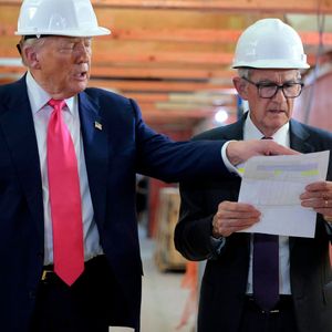 首次比特币银行——因批准获得约100万美元警告