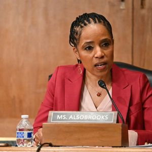 Tillis-Alsobrooks Reach Compromise On Stablecoin Yield In Clarity Act