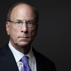 'Competing With Strategy'—BlackRock's 15-25% Yield Bitcoin ETF Lands
